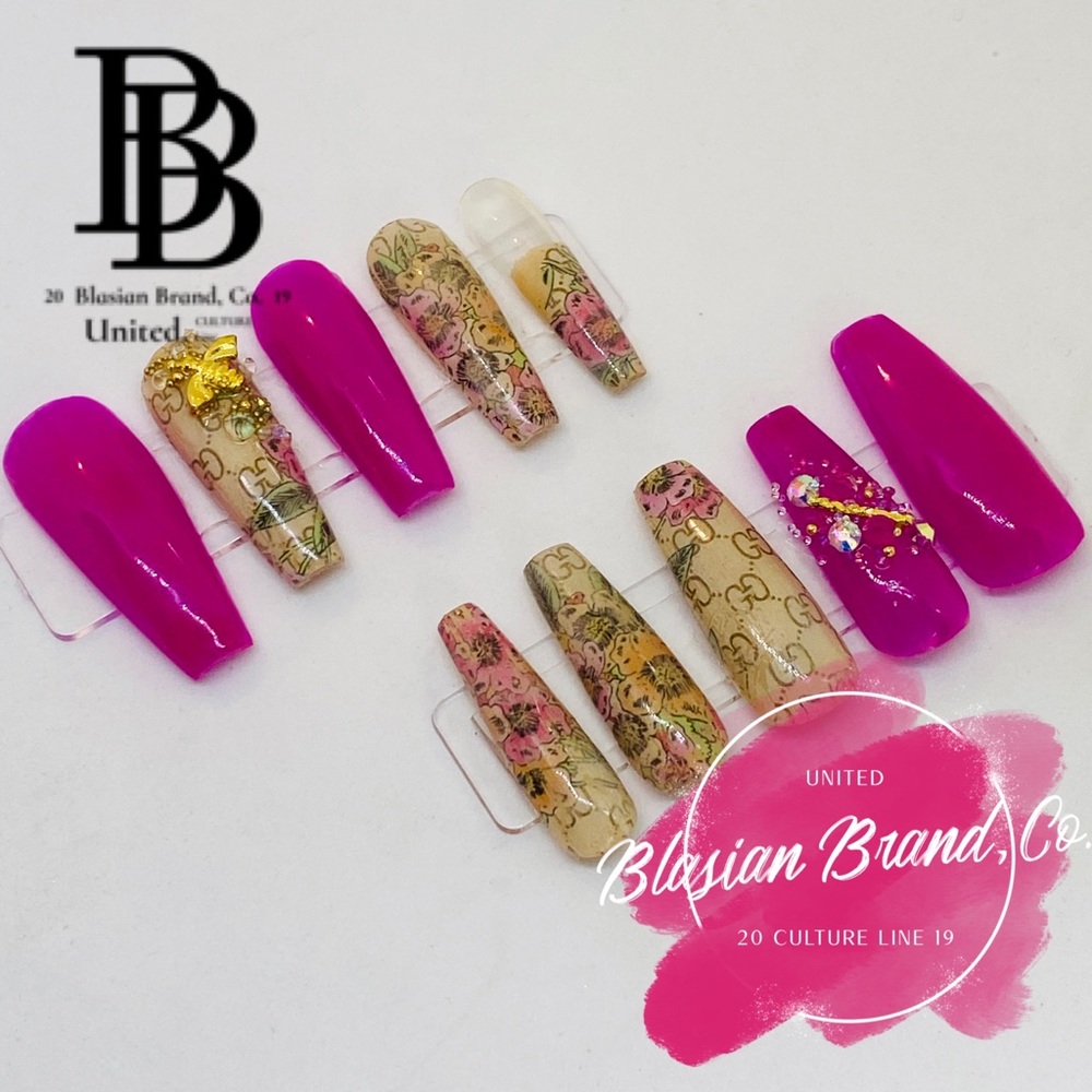 ✨ Press On Nails (Reusable)